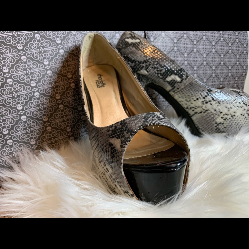 Women’s Fake Snake-Skin Heels - Picture 4 of 4